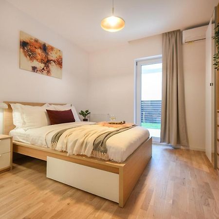 Vacation Feel - 2Br Apartment With Terrace & Private Parking In Baneasa Boekarest Buitenkant foto